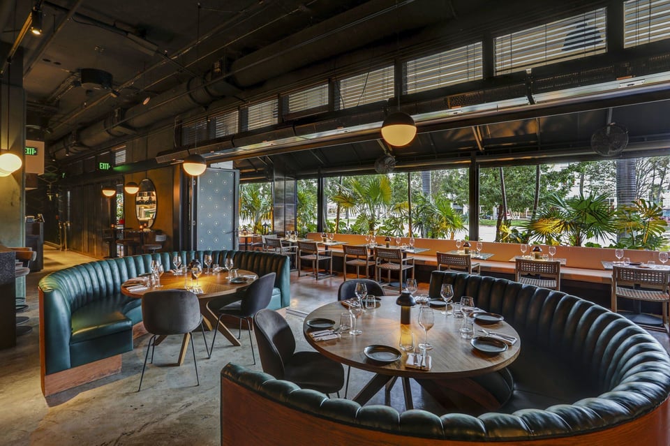 Orilla main room